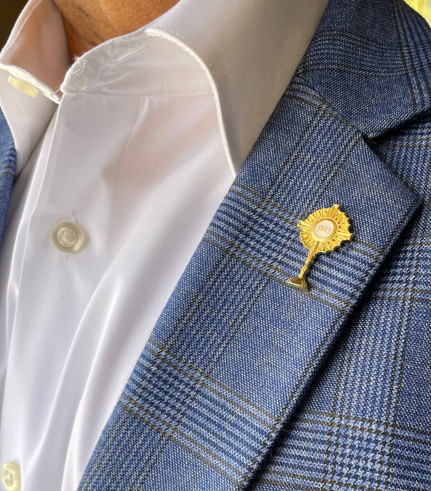 Monstrance Lapel Pin 1.75"
