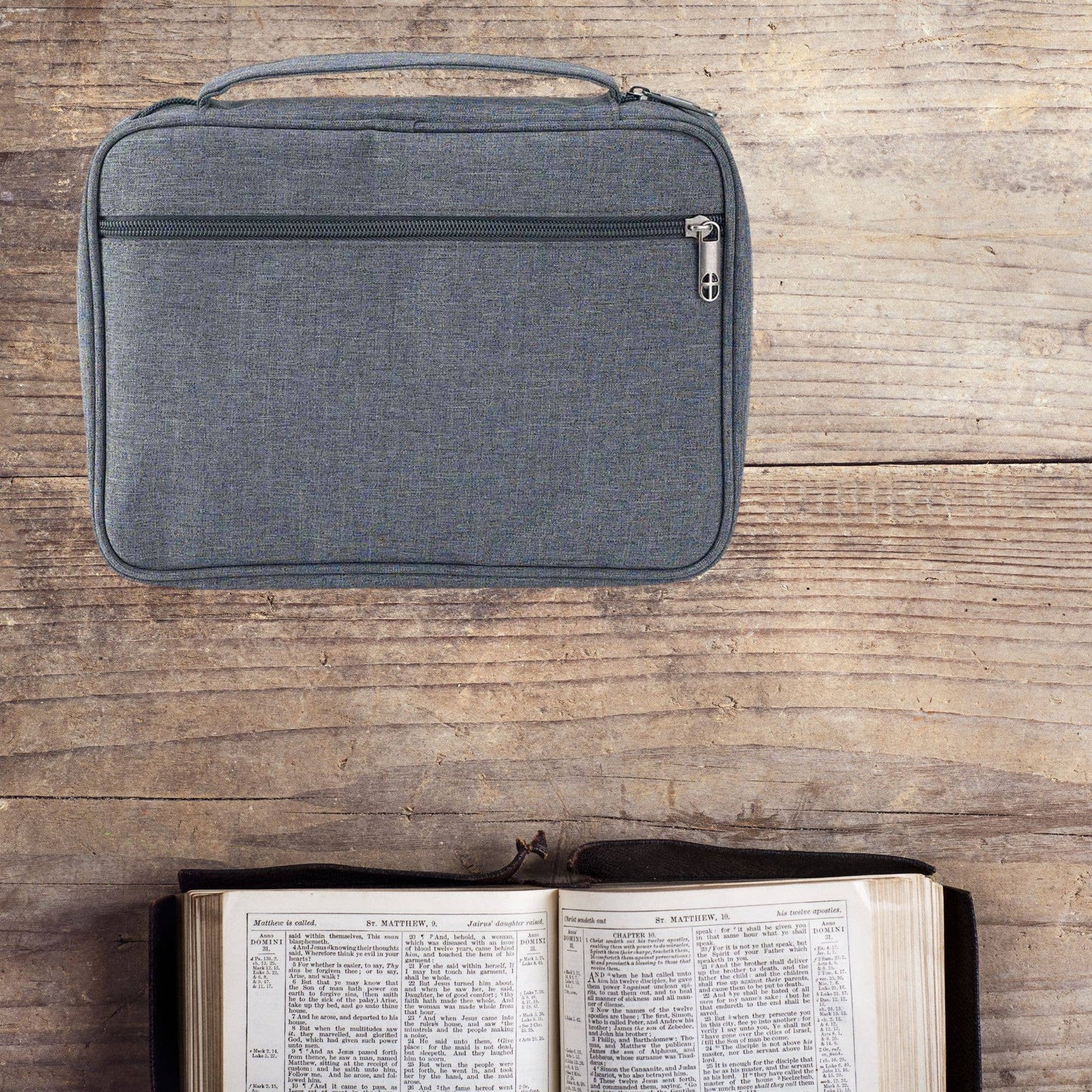 White Dove -LIGHT GREY BIBLE COVER WITH CROSS ZIPPER LARGE