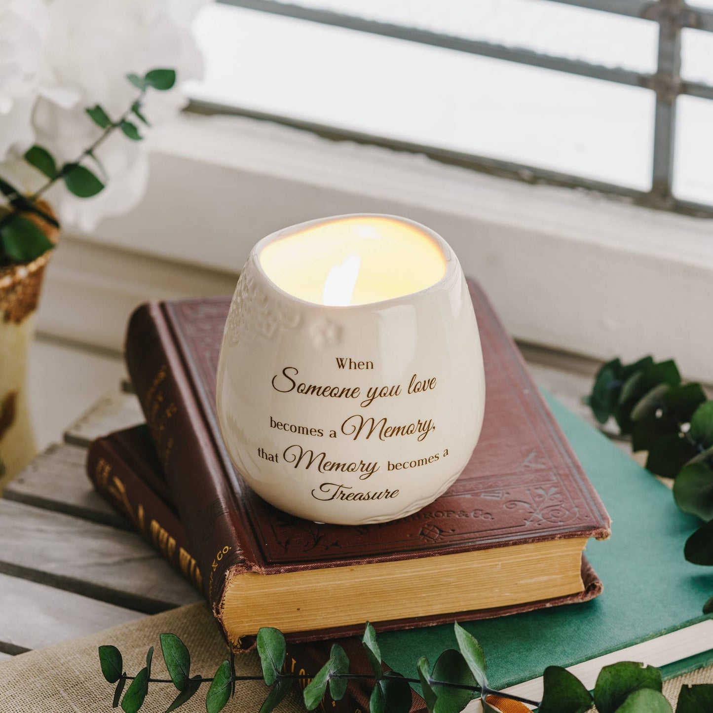 Memory - 8 oz - 100% Soy Wax Candle
Scent: Tranquility