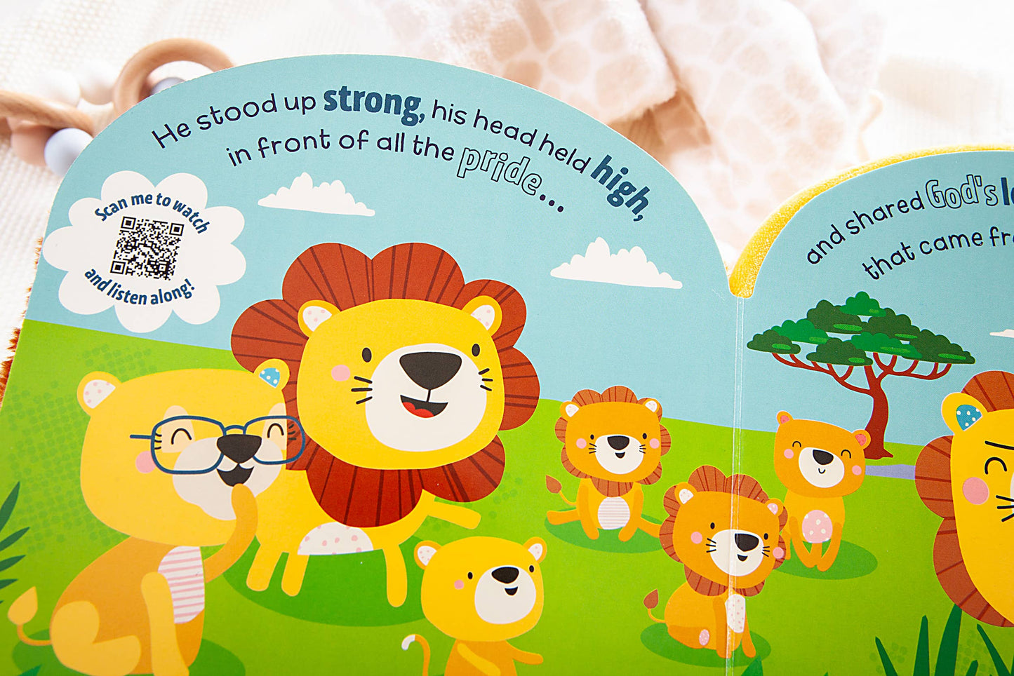 Squish and Snugg: Lion Plush Book
