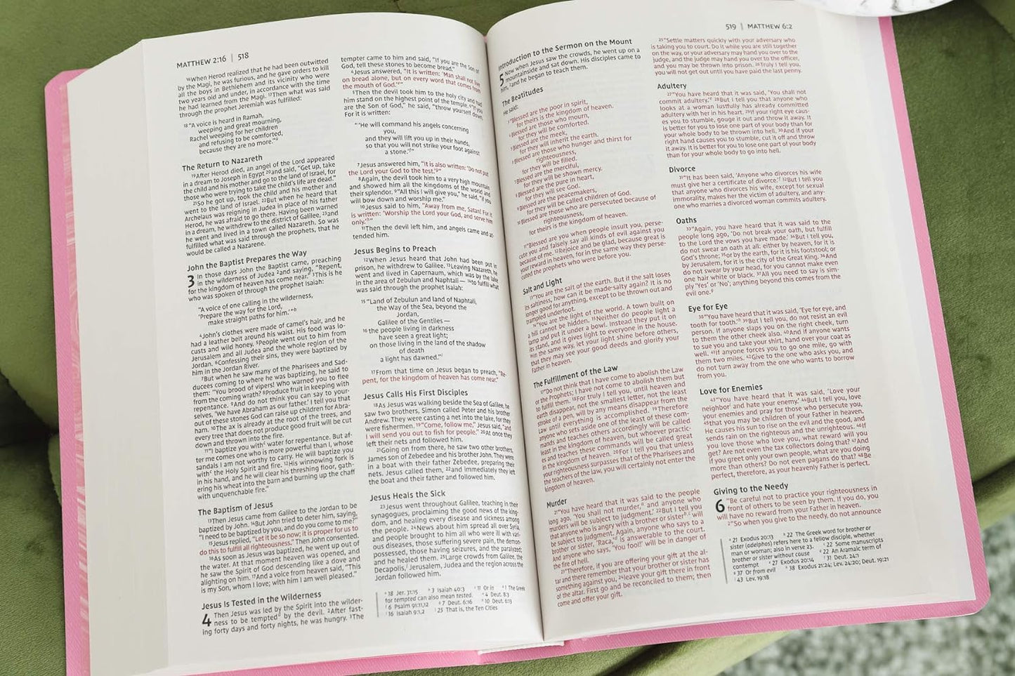 NIV, Gift and Award Bible, Leather-Look, Red Letter, Comfort Print Paperback