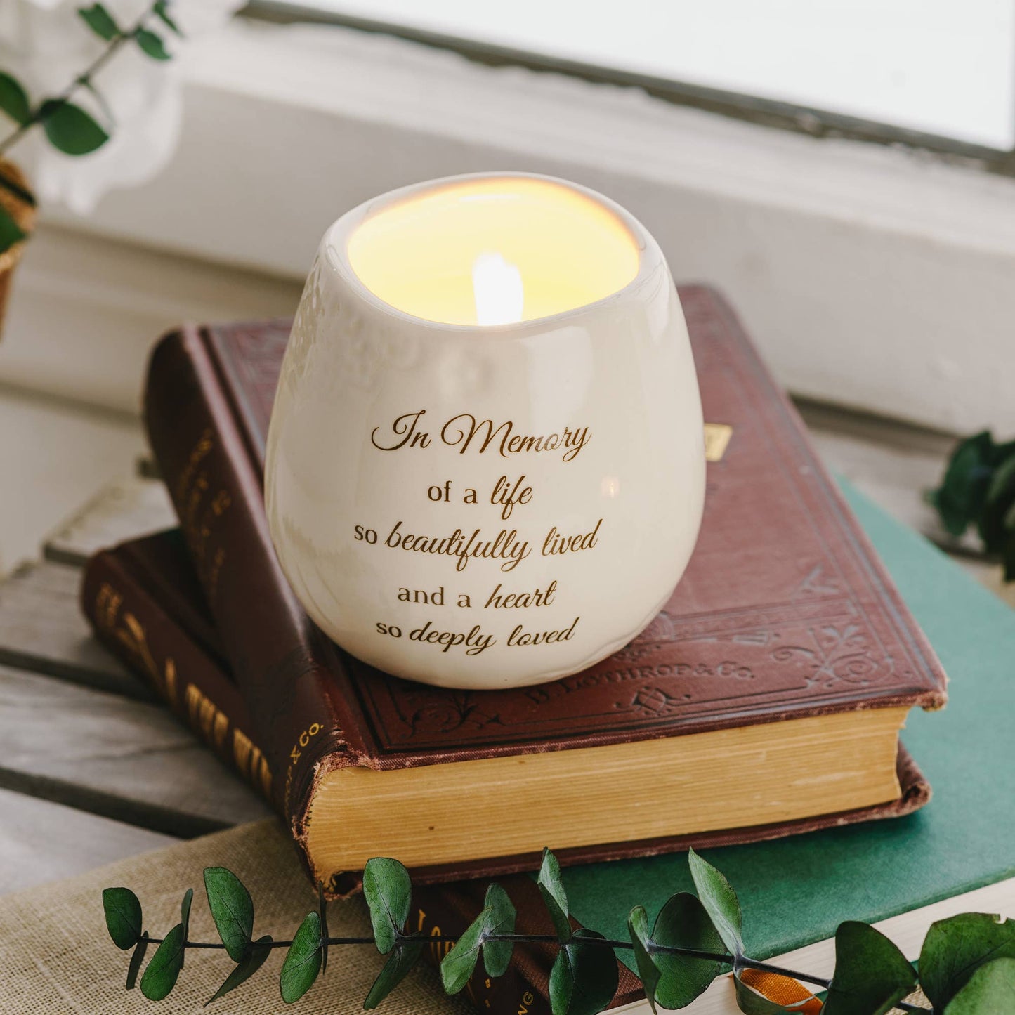 Memory - 8 oz - 100% Soy Wax Candle
Scent: Tranquility