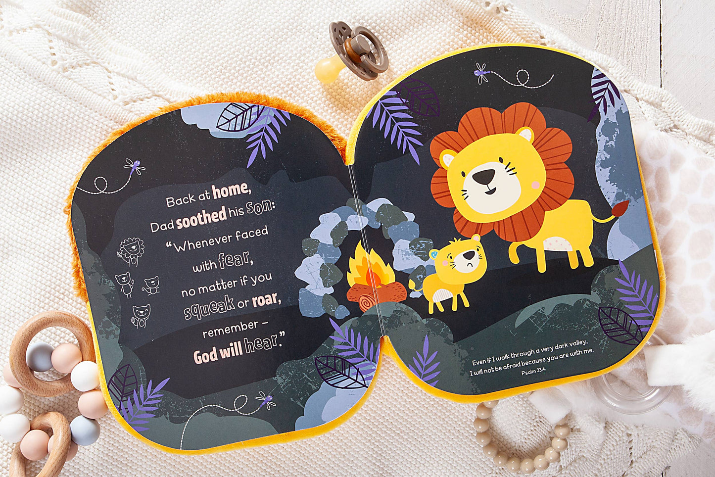 Squish and Snugg: Lion Plush Book