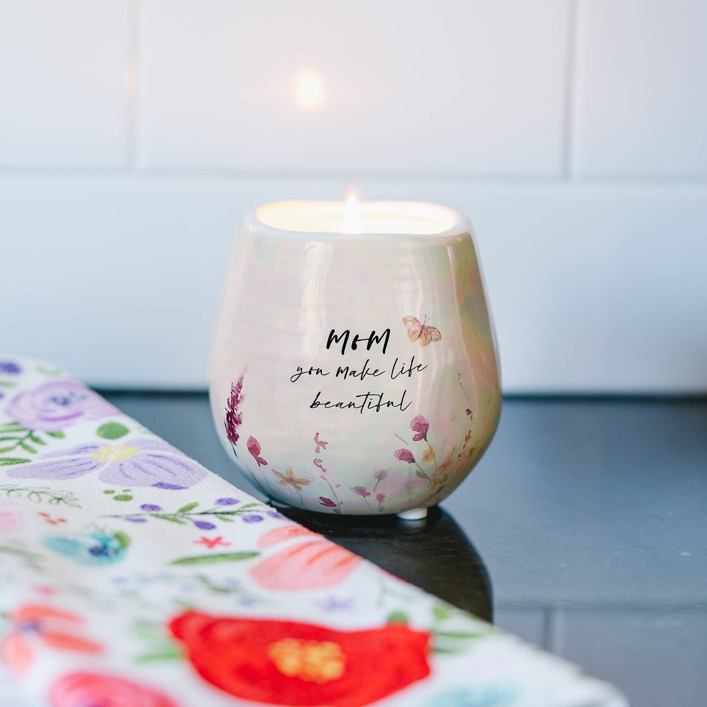 Mom - 8 oz - 100% Soy Wax Candle
Scent: Tranquility